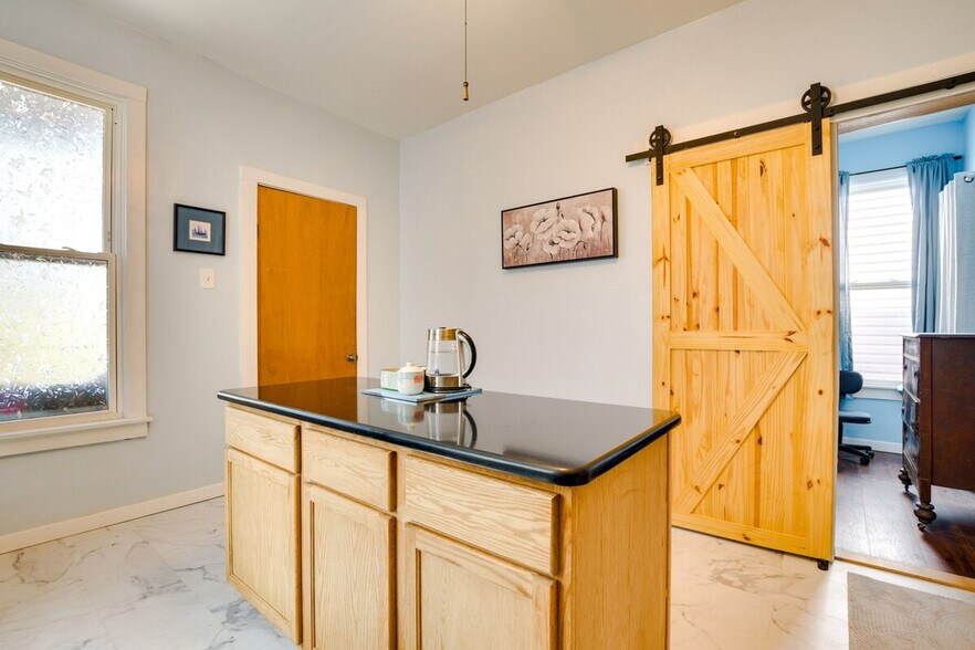 Building Photo - 1810 N Albany Ave