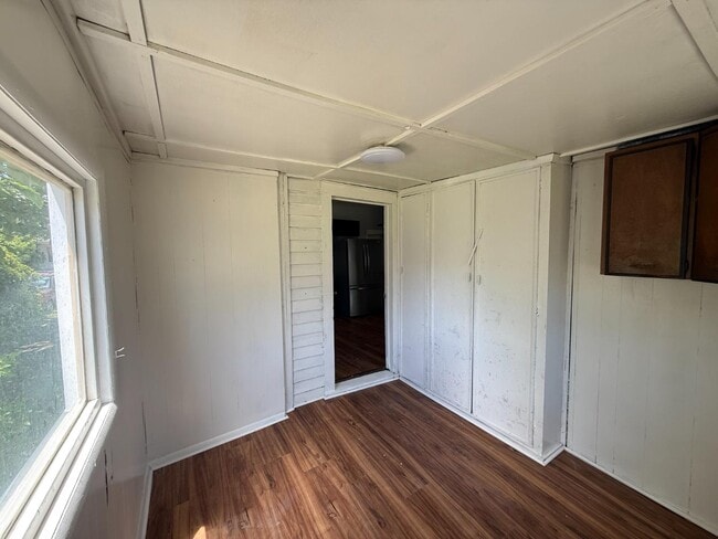 Building Photo - 154 Willow St
