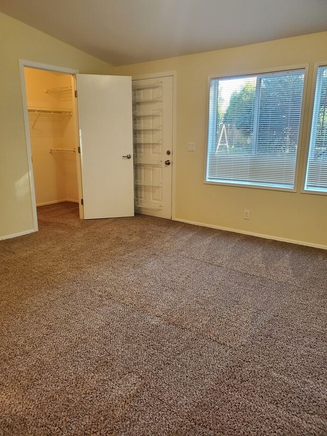 Building Photo - Spacious 3 Bd., 2 Ba near Blaine State Park