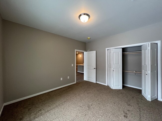 Building Photo - 4440 - 4450 S 26th St