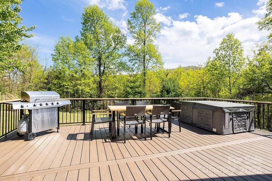 Building Photo - 826 Shumont Rd