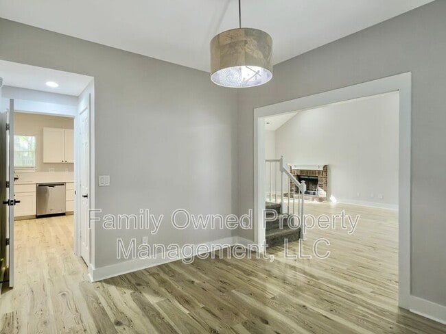 Building Photo - 105 Mallory Dr