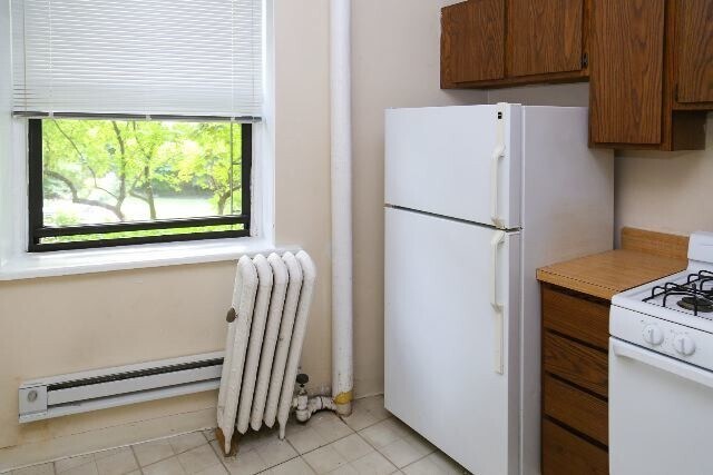 Building Photo - 438 W Belden Ave