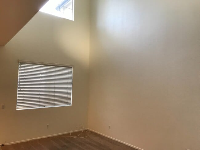 Building Photo - Beautiful 2 Bedrooms,  2.5 Bath Townhome with 2 Car Attached Garage in Ontario