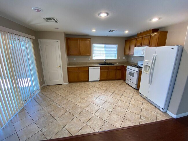 Building Photo - Wonderful 4 bed/2.5 bath home located in Summerlin