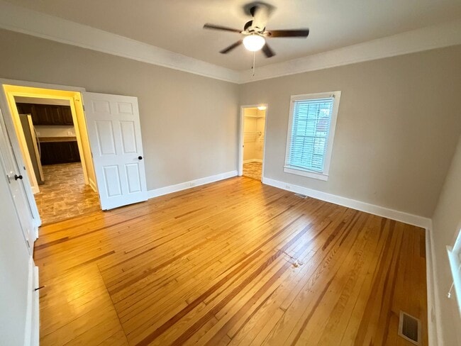 Building Photo - Inviting 2-Bedroom Home with Large Front Porch in KannapolisI’m