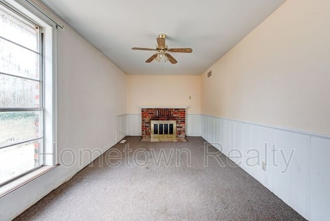 Building Photo - 2200 N St Luke Ave