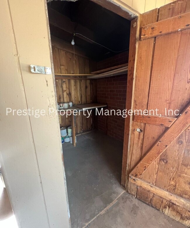 Building Photo - 1348