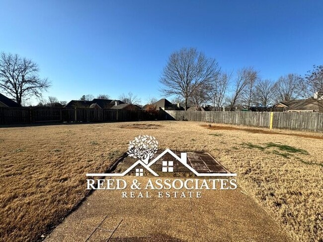 Building Photo - 3 Bedroom + Bonus in Collierville!