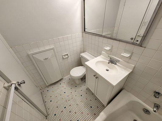 Building Photo - 2 bedroom in BRONX NY 10463