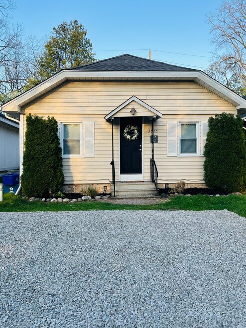 Building Photo - 3955 Clubview Ave