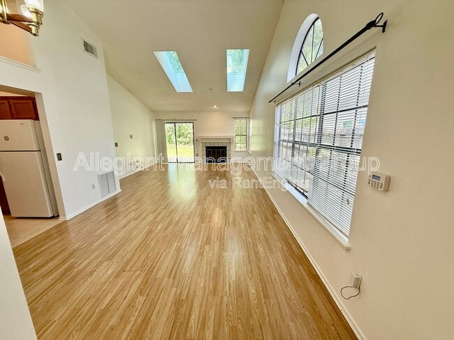 Building Photo - 2900 Risser Ave
