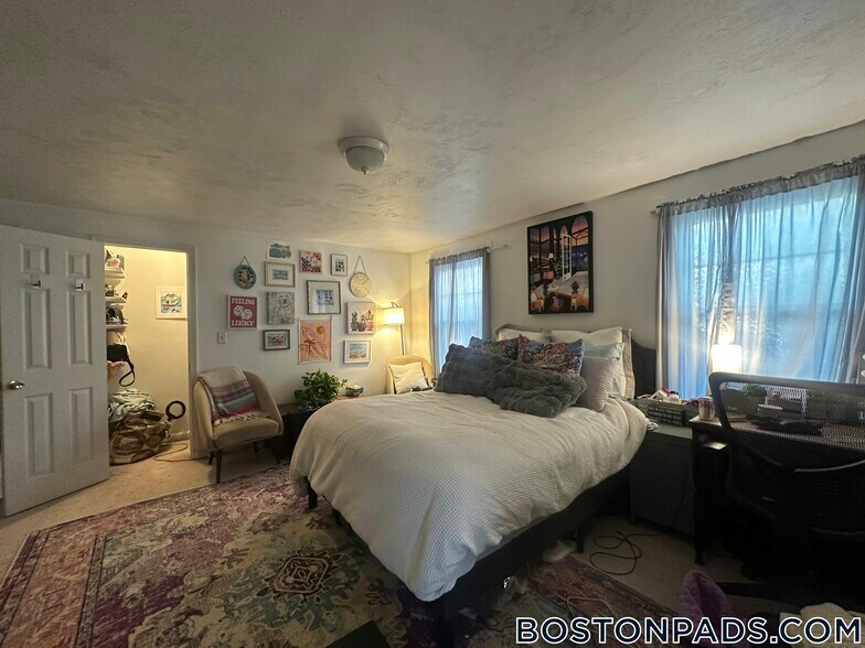 Building Photo - 174 Calumet St