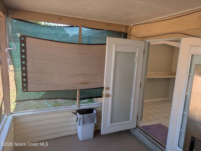 Building Photo - 900 Camphor Way