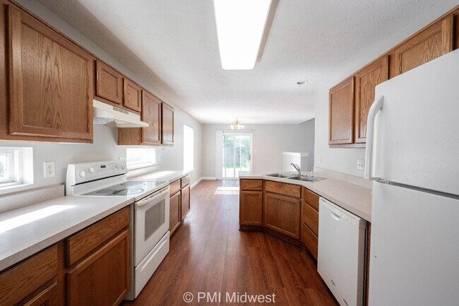 Building Photo - Charming 2-Bedroom, 2.5 Bath Home w/ Loft in Plainfield