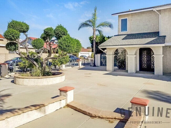 Building Photo - Spacious and Nicely Updated House With Gre...