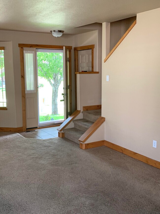 Building Photo - 648 Callisto Dr