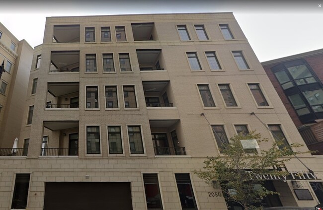 Primary Photo - 2050 N Clark St