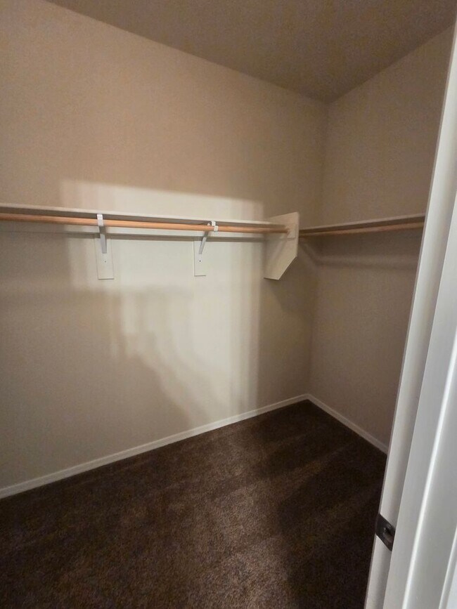 Building Photo - NW 3/BD 2/BA 2/CG Single Story