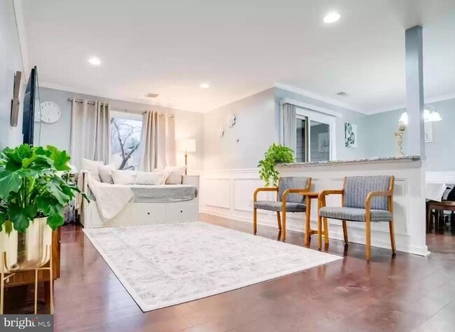 Building Photo - 3121 Sayre Dr