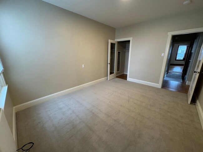 Building Photo - Charming Parkside Upper Flat w/ Garage Parking