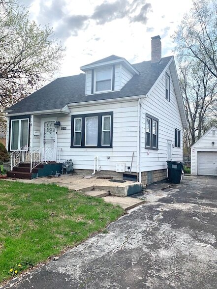 Primary Photo - 17058 Anthony Ave