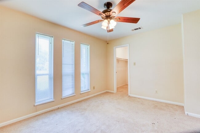 Building Photo - 607 Rosewood Dr
