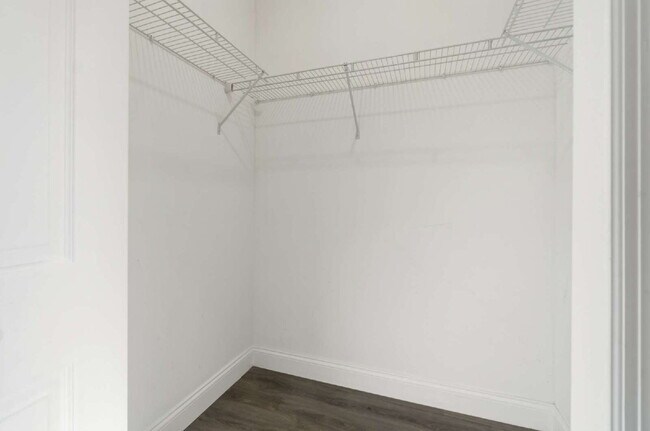 Building Photo - Nearly New 4BR Home Available Now in SW Ocala