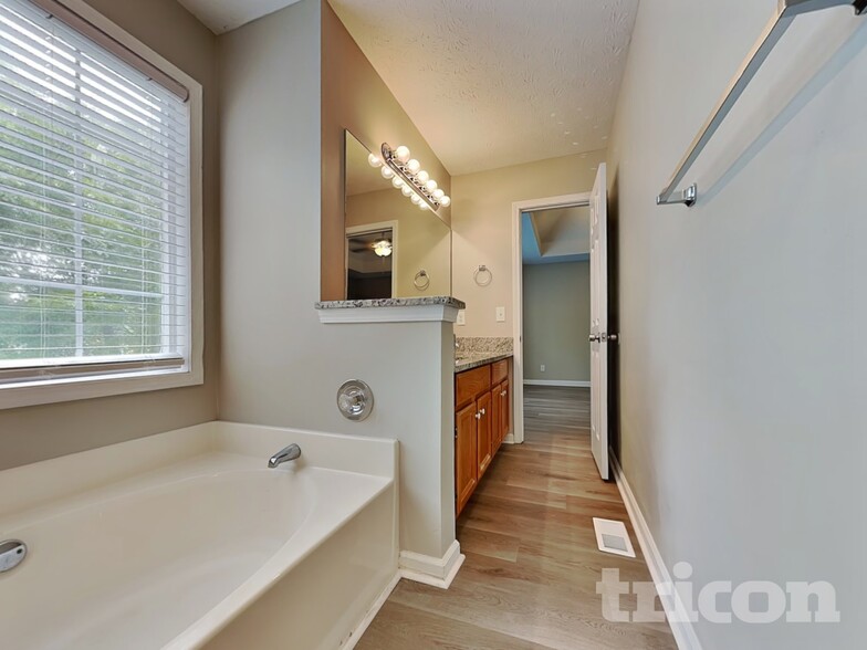 Building Photo - 2114 Lindley Ln