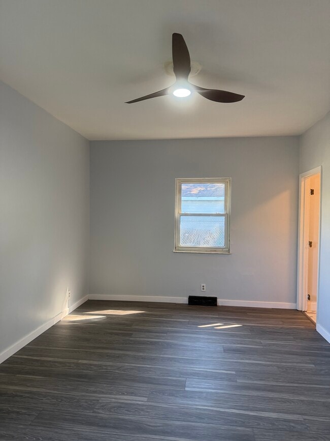 Building Photo - 3426 Woodburn Ave