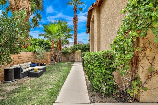 Building Photo - 49035 Tango Ct