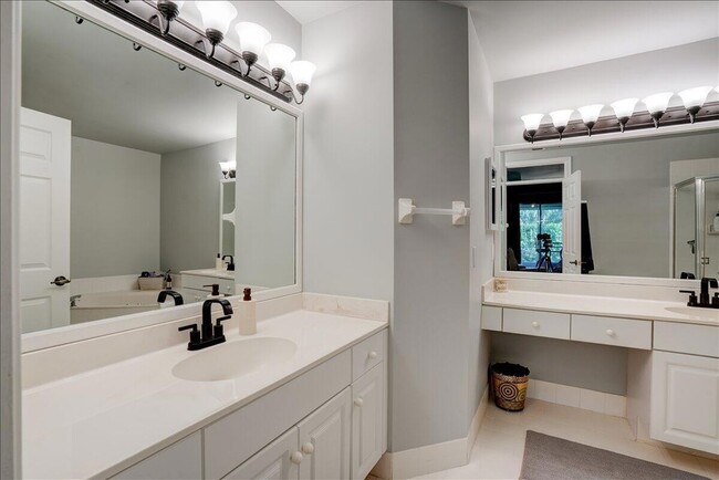 Building Photo - 10173 Andover Coach Cir