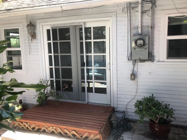 Building Photo - 7415 Rosewood Ave