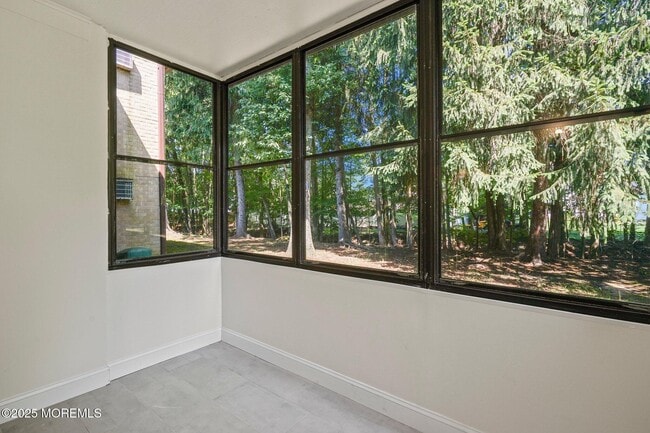 Building Photo - 60 Amberly Dr