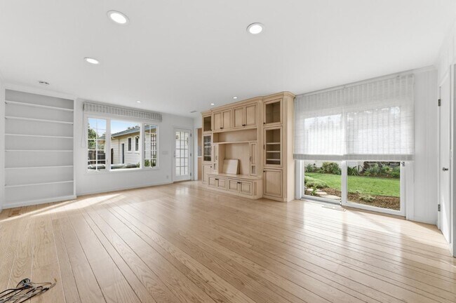 Building Photo - 8 Patricia Pl