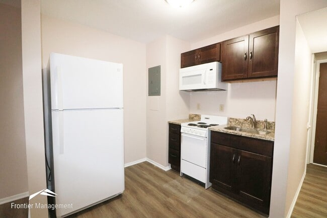 Building Photo - 1500 McCain Ln