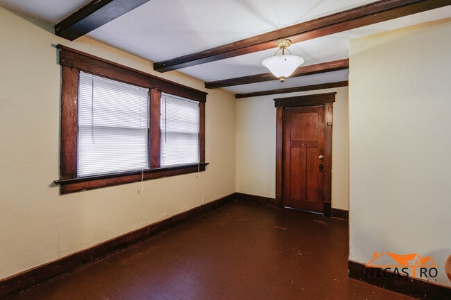 Building Photo - 2097 Summit St