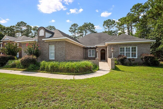Building Photo - 632 Magnolia Cir