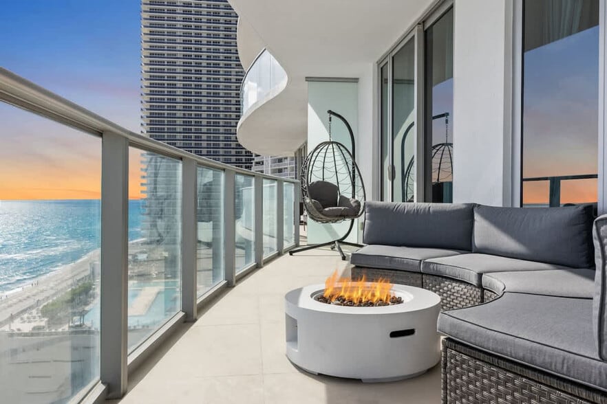 Building Photo - 4011 S Ocean Dr