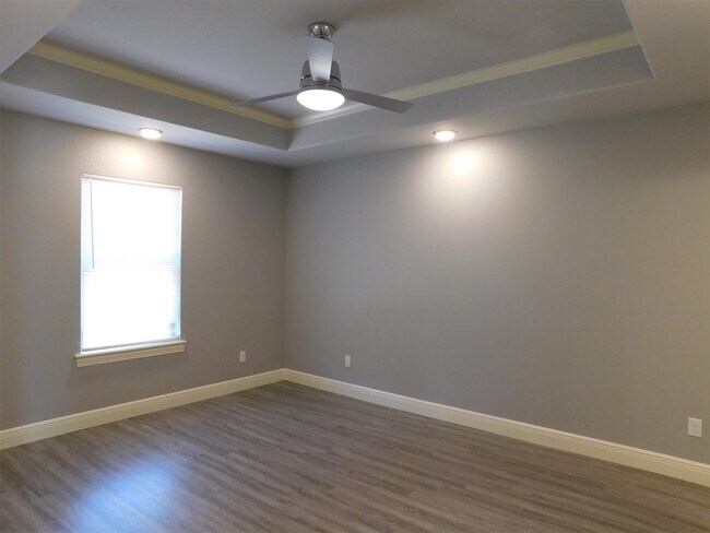 Building Photo - 9005-9007 Sandra Way