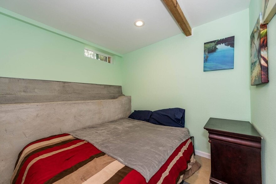 Building Photo - 105 S 32nd St