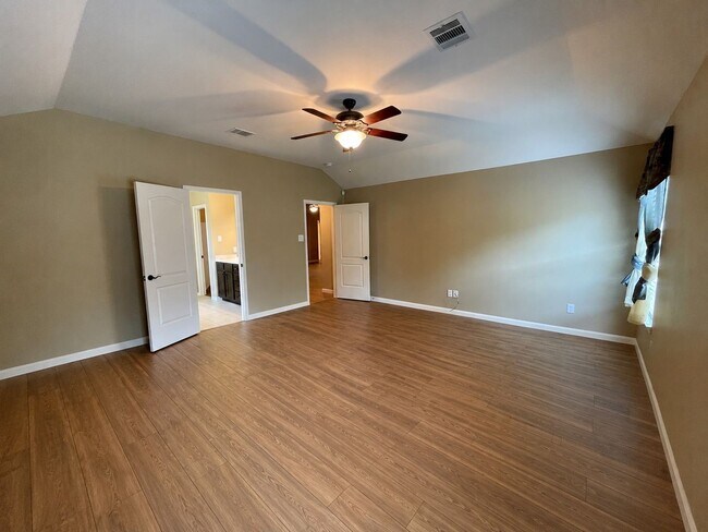 Building Photo - 2035 Borthwick Ln