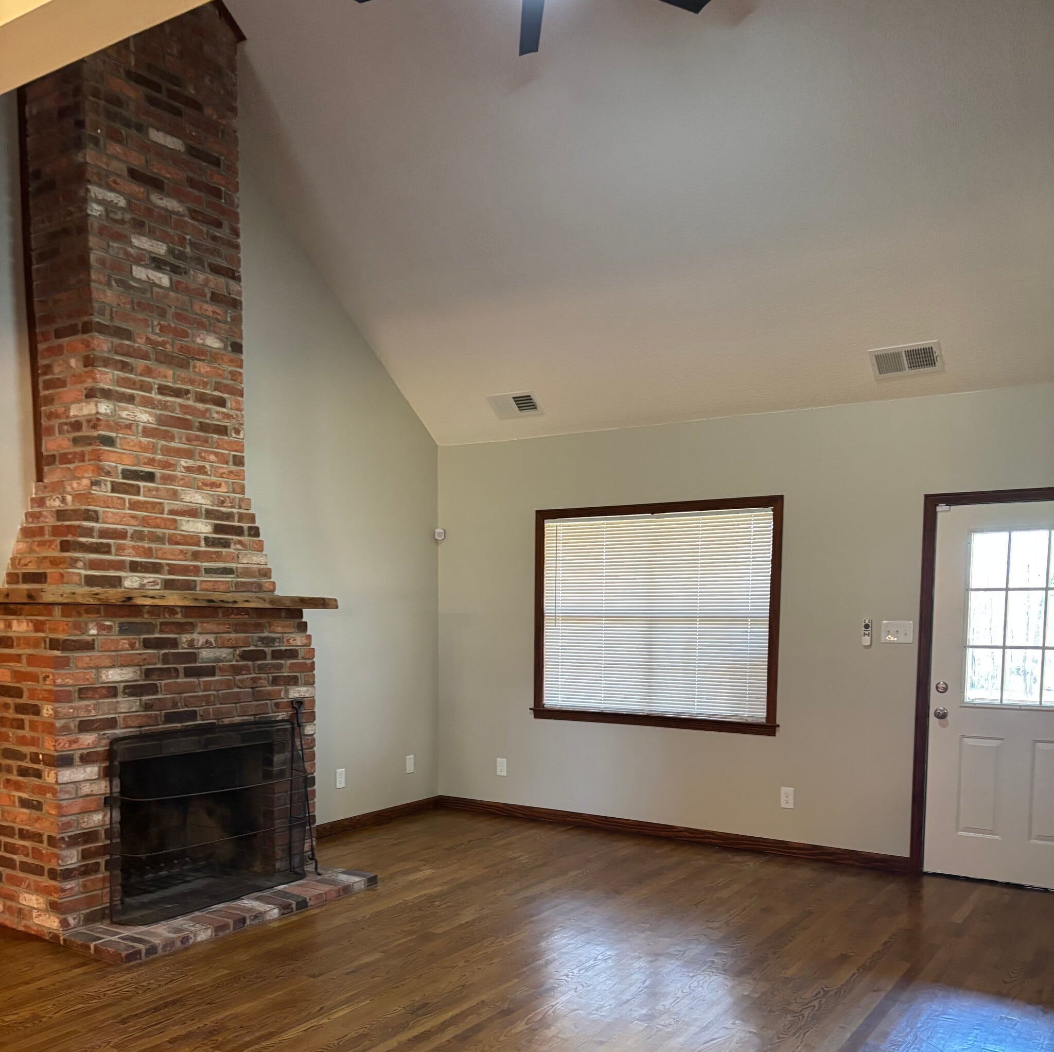 Living room - 7034 Allison Rd