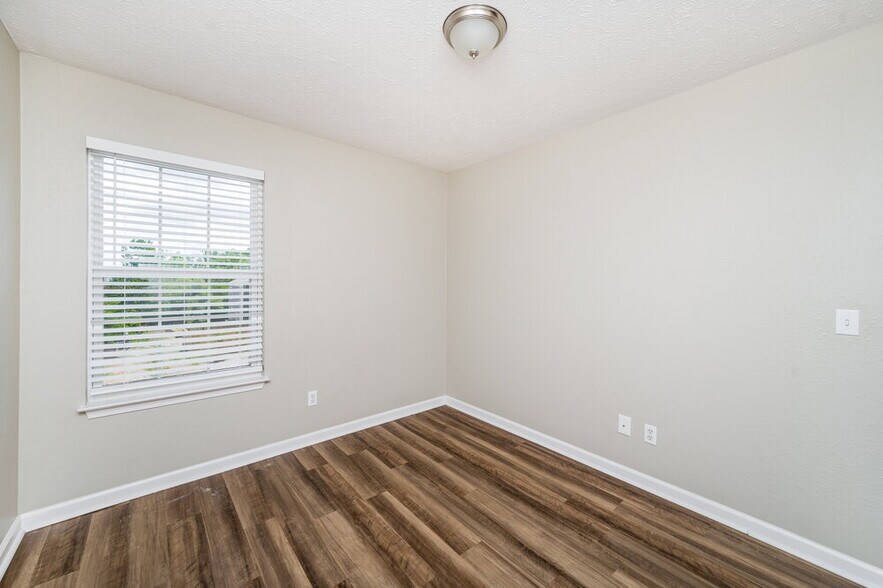 Building Photo - 604 Nixon Way