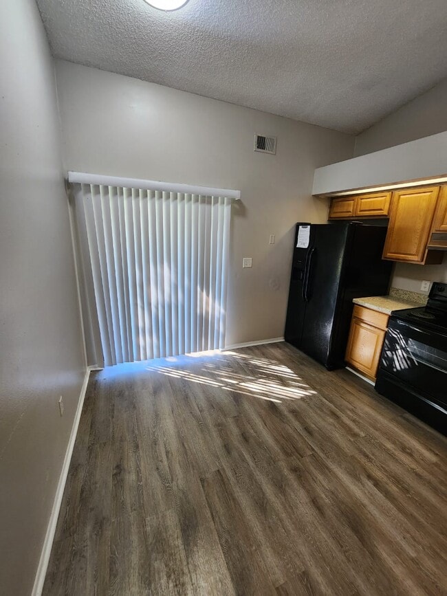 Building Photo - 5140 La Mancha Ct