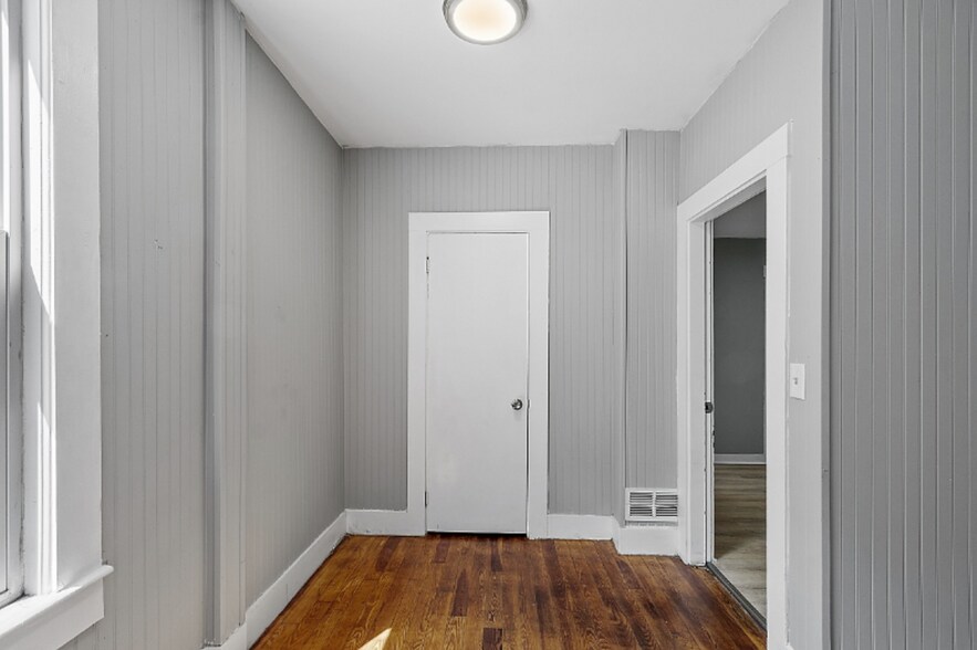 Building Photo - 535 Wilson St