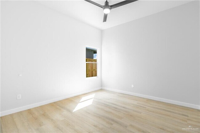 Building Photo - 5204 W Northwood St
