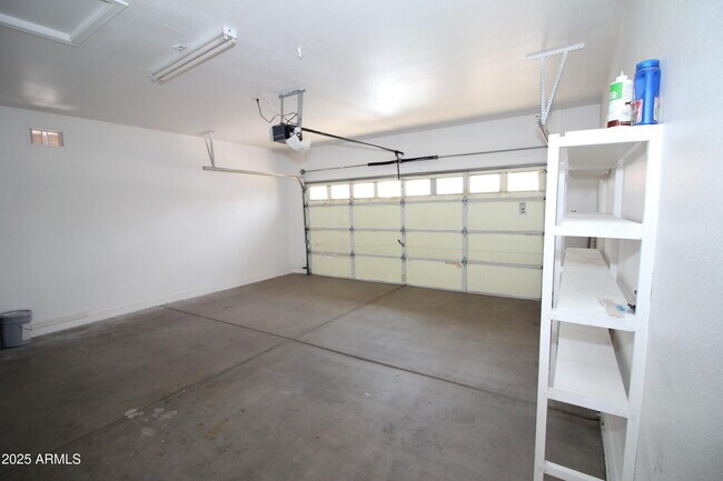 Building Photo - 8166 W Rose Garden Ln
