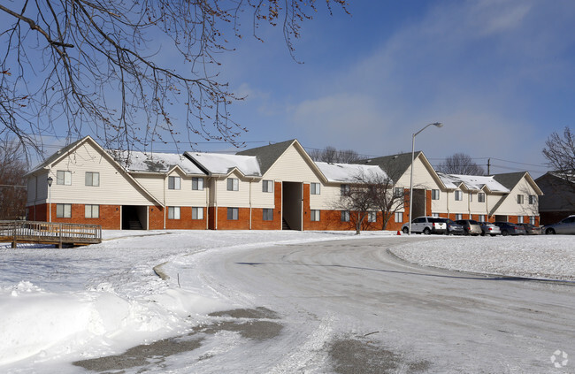 Primary Photo - Lake Camelot Apartments