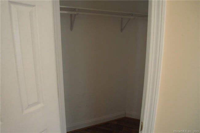 Building Photo - 44 Oak Ave